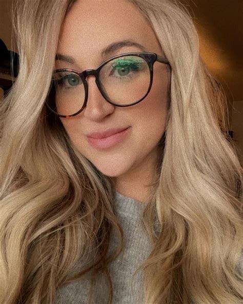 brianna coppage social media|Teacher who quit over $1million OnlyFans page is。